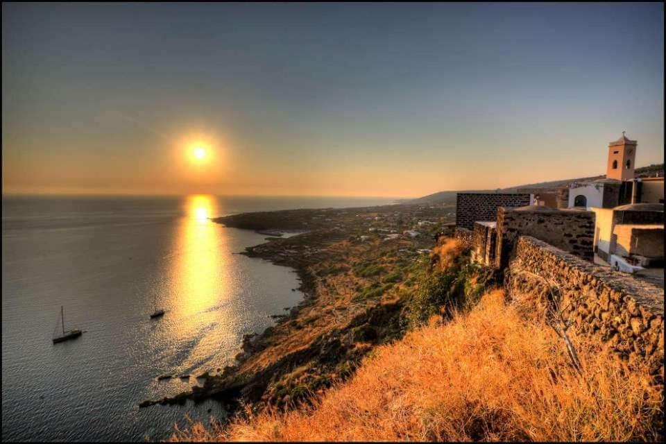 Le Case Di Ciccio - Casa Girasole Pantelleria Exterior photo